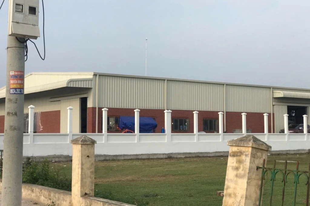 Toàn cảnh nhà xưởng công ty Phú Tài Linh sau khi hoàn thiện lắp đặt hệ thống chống sét tại Tiên Lãng.